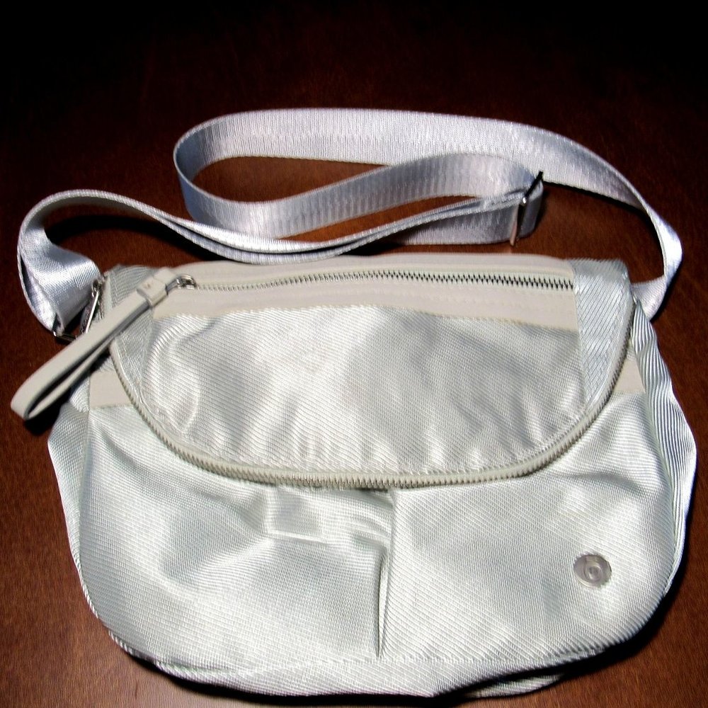 Doterra Crossbody Purse Bag Essential Oils Storage Silver And Floral